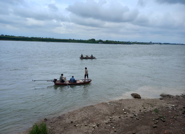 Đã tìm thấy toàn bộ thi thể 3 mẹ con cô giáo mất tích trên sông Thái Bình - Ảnh 2.