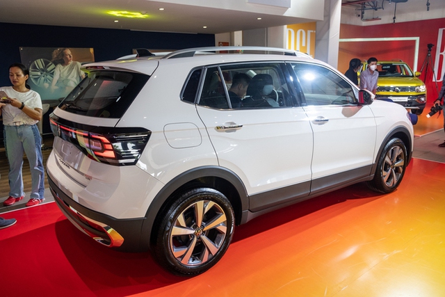 Ra mắt Volkswagen T-Cross 2022 tại Việt Nam: 2 phiên bản, giá cao nhất 1,3 tỷ đồng, tham vọng lấy thị phần của Peugeot 2008 - Ảnh 4.