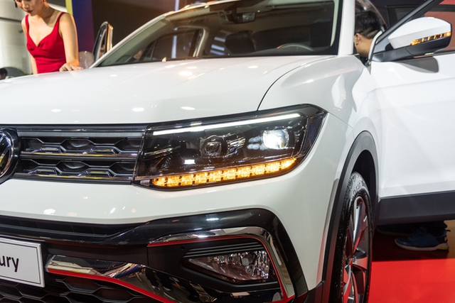 Ra mắt Volkswagen T-Cross 2022 tại Việt Nam: 2 phiên bản, giá cao nhất 1,3 tỷ đồng, tham vọng lấy thị phần của Peugeot 2008 - Ảnh 7.