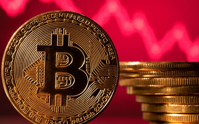Bám đuổi thị trường chứng khoán, Bitcoin mất 10% chỉ trong một phiên, nguy cơ xuống 20.000 USD