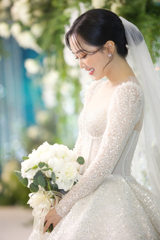  Toàn cảnh đám cưới Hà Đức Chinh - Mai Hà Trang: Không gian tiệc gần 1 tỷ đồng, khách mời toàn ngôi sao, visual cô dâu chú rể hoàn hảo - Ảnh 20.