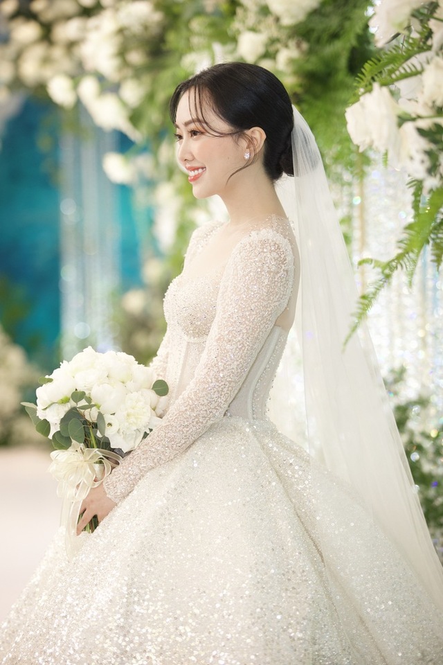  Toàn cảnh đám cưới Hà Đức Chinh - Mai Hà Trang: Không gian tiệc gần 1 tỷ đồng, khách mời toàn ngôi sao, visual cô dâu chú rể hoàn hảo - Ảnh 21.