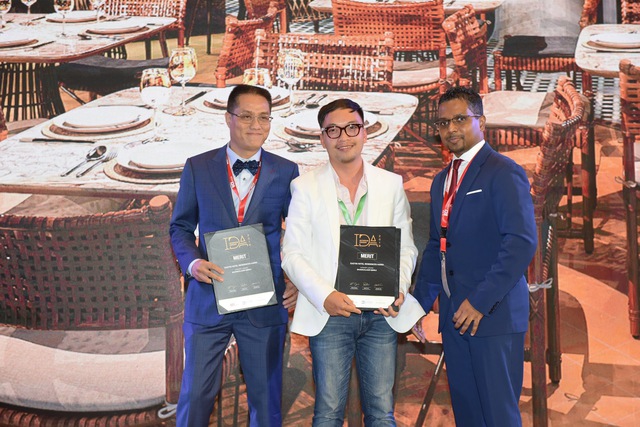 Chiêm ngưỡng nhà hàng Việt Nam vừa xuất sắc đoạt giải thưởng kiến trúc quốc tế: Không gian tinh tế và mộc mạc giữa lòng phố cổ Hà Nội - Ảnh 1.