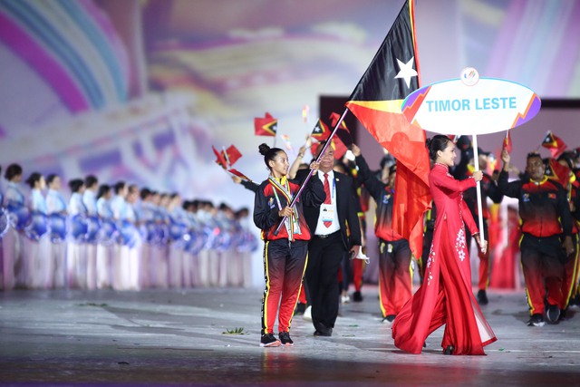 Những khoảnh khắc ấn tượng nhất lễ khai mạc SEA Games 31: Pháo hoa thắp sáng chảo lửa Mỹ Đình, những nụ cười tươi ánh lên niềm tự hào dân tộc đã lâu rồi mới thấy! - Ảnh 15.