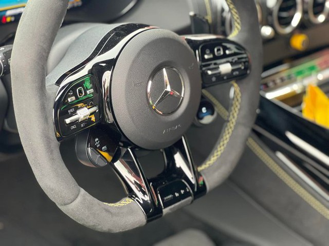 Mercedes-AMG GT R thứ 2 về Việt Nam: Màu sơn độc, nhiều chi tiết carbon, thêm công dụng so với xe của ông Đặng Lê Nguyên Vũ - Ảnh 4.