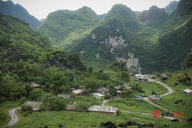 Du lịch Hà Giang chuyển mình, du khách đắm chìm trước cảnh đẹp mê hồn của vùng cao nguyên đá - Ảnh 8.