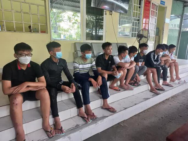  Nóng: Bắt hơn 20 thanh niên hỗn chiến bằng bom xăng và nổ súng ở TP Biên Hoà  - Ảnh 1.