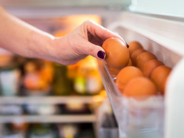 99% chị em sai lầm khi bảo quản trứng ở vị trí này, biến tủ lạnh thành ổ lây nhiễm vi khuẩn - Ảnh 1.