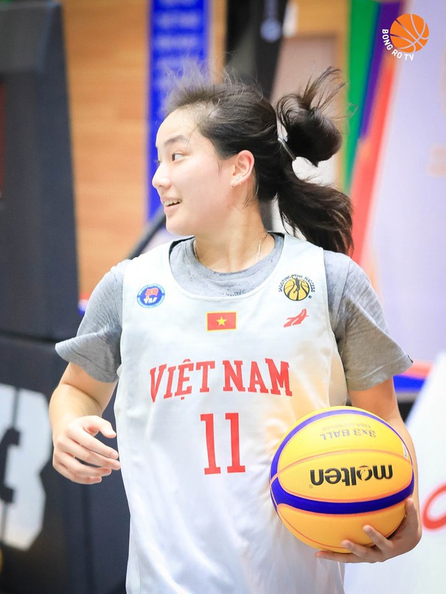 Cặp chị em sinh đôi tại SEA Games 31: Hiện tượng bóng rổ từ Mỹ về Việt Nam thi đấu, sở hữu loạt khoảnh khắc dễ thương - Ảnh 17.