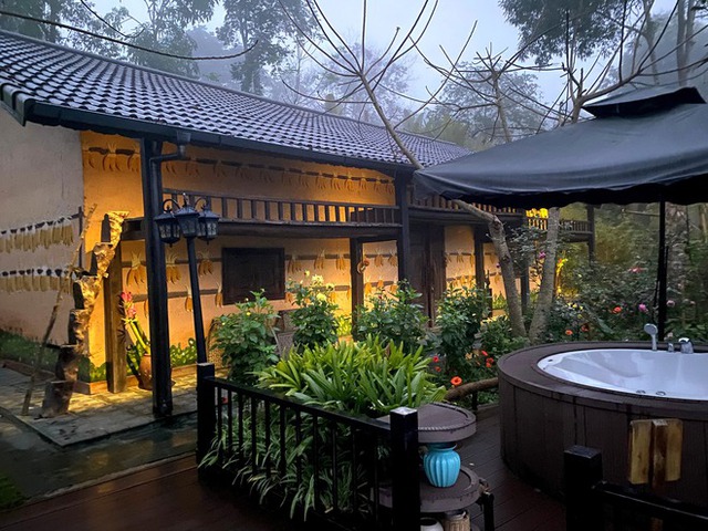 Hà Giang có khu resort nằm sâu trong rừng, giá phòng 11-30 triệu đồng/đêm: Rộng cả nghìn mét vuông nhưng chỉ phục vụ 6 khách/đêm - Ảnh 3.