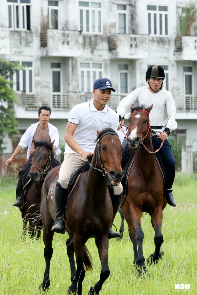Người Hà Nội chi tiền triệu học cưỡi ngựa phong cách châu Âu - Ảnh 5.