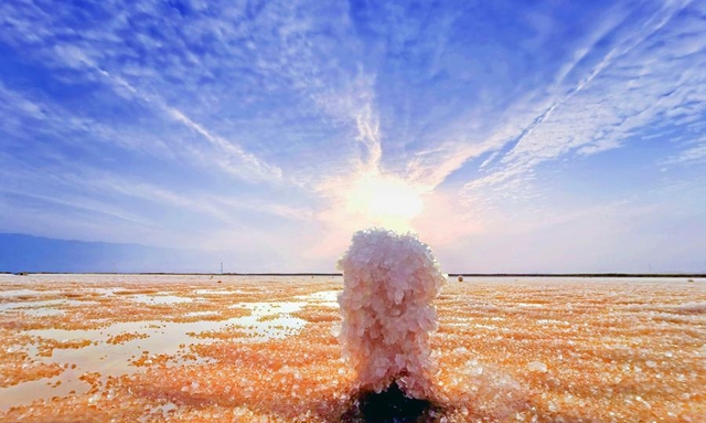 Không chỉ riêng Lop Nur, ở Trung Quốc còn có một hồ xác muối mang vẻ đẹp đầy đau đớn nhưng vẫn làm mê mẩn lòng người bởi sự kỳ vĩ hiếm có - Ảnh 14.