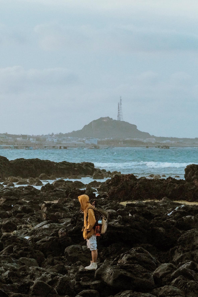 Làng chài ven biển Phú Quý - địa điểm du lịch nổi tiếng đối với giới trẻ gây bất ngờ khi trở thành không gian cầu hôn cực lãng mạn - Ảnh 15.