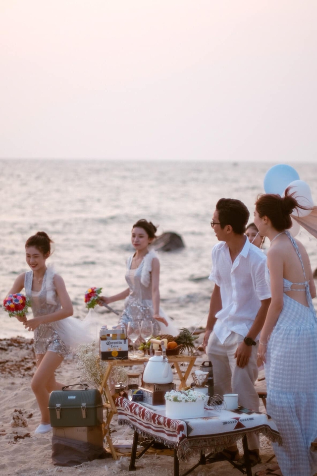 Làng chài ven biển Phú Quý - địa điểm du lịch nổi tiếng đối với giới trẻ gây bất ngờ khi trở thành không gian cầu hôn cực lãng mạn - Ảnh 4.