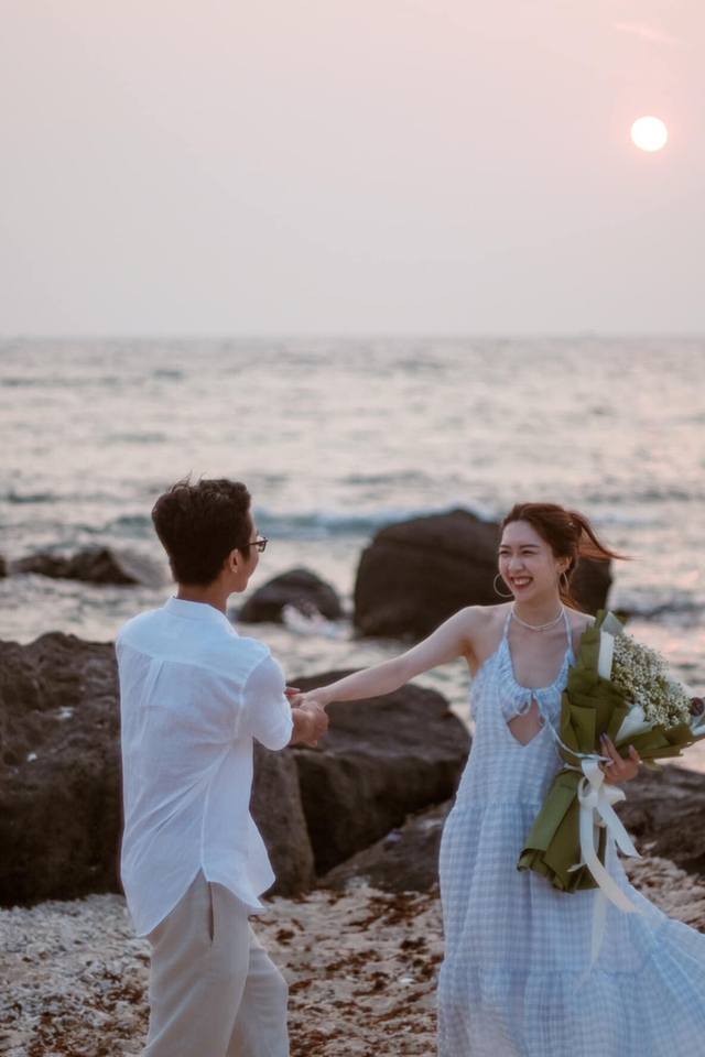 Làng chài ven biển Phú Quý - địa điểm du lịch nổi tiếng đối với giới trẻ gây bất ngờ khi trở thành không gian cầu hôn cực lãng mạn - Ảnh 5.
