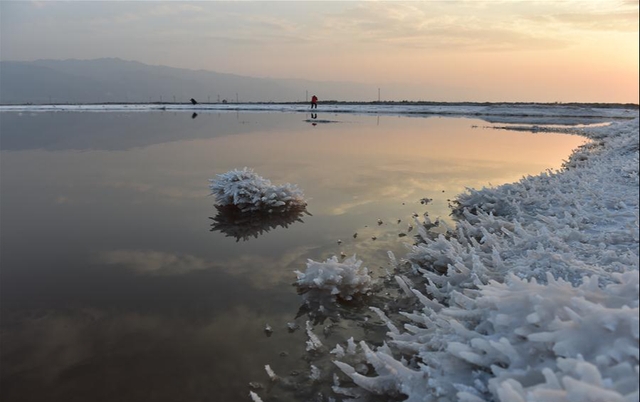 Không chỉ riêng Lop Nur, ở Trung Quốc còn có một hồ xác muối mang vẻ đẹp đầy đau đớn nhưng vẫn làm mê mẩn lòng người bởi sự kỳ vĩ hiếm có - Ảnh 8.