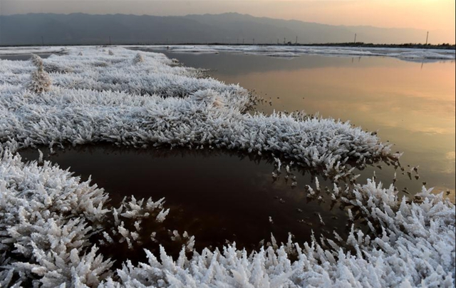 Không chỉ riêng Lop Nur, ở Trung Quốc còn có một hồ xác muối mang vẻ đẹp đầy đau đớn nhưng vẫn làm mê mẩn lòng người bởi sự kỳ vĩ hiếm có - Ảnh 9.