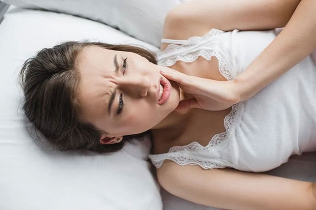 Đau hàm sau khi ngủ dậy là dấu hiệu cảnh báo 6 vấn đề sức khỏe nghiêm trọng, chớ coi thường!  - Ảnh 1.