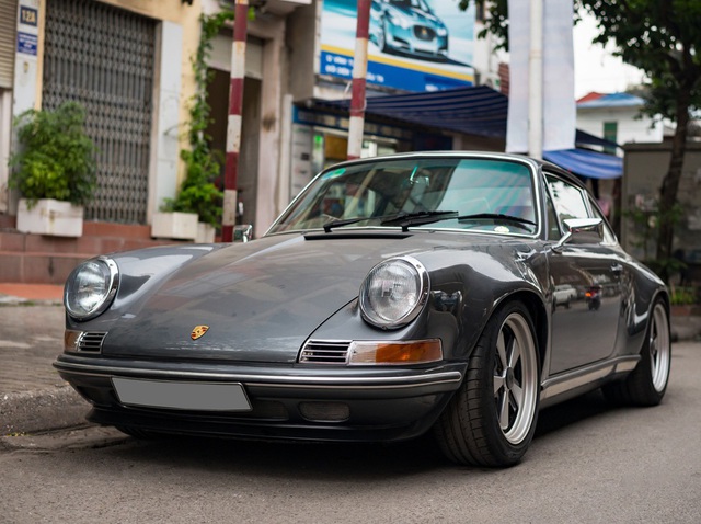 Porsche 911 đời 964 độ hoài cổ đầu tiên Việt Nam - Thú độ lạ lẫm với người chơi trong nước - Ảnh 1.