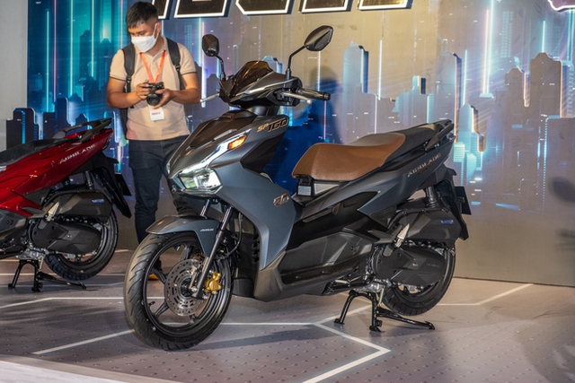 Honda Air Blade 2023 ra mắt Việt Nam: Động cơ 160cc, thêm tiện nghi, áp lực mới cho Yamaha NVX - Ảnh 2.