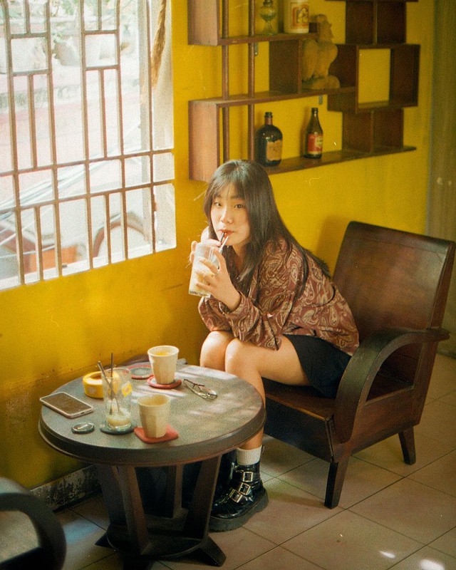 6 quán cà phê view đẹp vừa chụp hình sống ảo vừa tìm hiểu thưởng thức văn hoá xưa tại Sài Gòn - Ảnh 17.