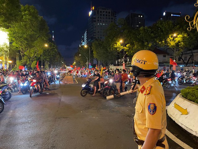  Nhiều trường hợp náo loạn đường phố trong đêm mừng chiến thắng của tuyển U23  - Ảnh 1.