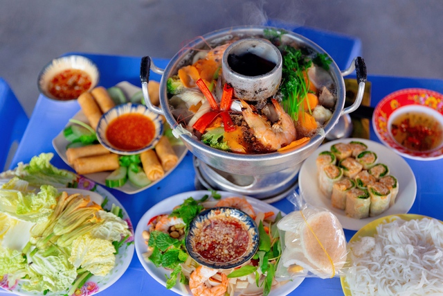 Lẩu cù lao - món đặc sản trong các tiệc cưới của người miền Tây giúp một quán ăn tại Sài Gòn hút hàng trăm lượt khách tìm tới mỗi ngày! - Ảnh 20.