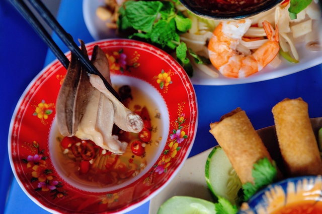Lẩu cù lao - món đặc sản trong các tiệc cưới của người miền Tây giúp một quán ăn tại Sài Gòn hút hàng trăm lượt khách tìm tới mỗi ngày! - Ảnh 21.