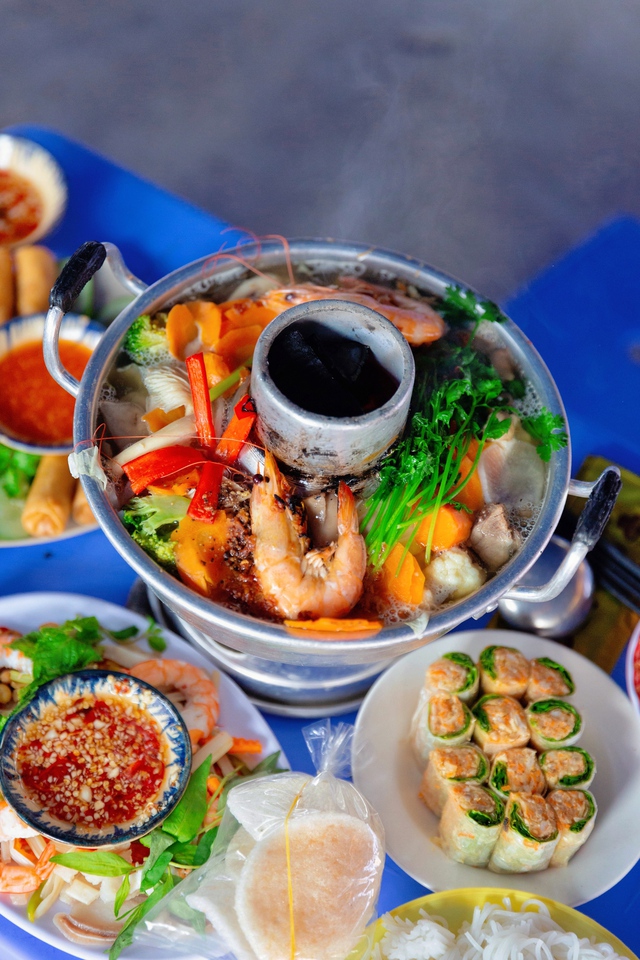 Lẩu cù lao - món đặc sản trong các tiệc cưới của người miền Tây giúp một quán ăn tại Sài Gòn hút hàng trăm lượt khách tìm tới mỗi ngày! - Ảnh 22.
