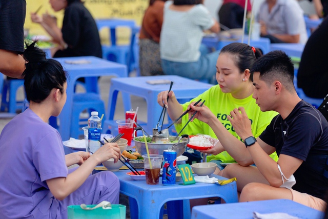 Lẩu cù lao - món đặc sản trong các tiệc cưới của người miền Tây giúp một quán ăn tại Sài Gòn hút hàng trăm lượt khách tìm tới mỗi ngày! - Ảnh 24.