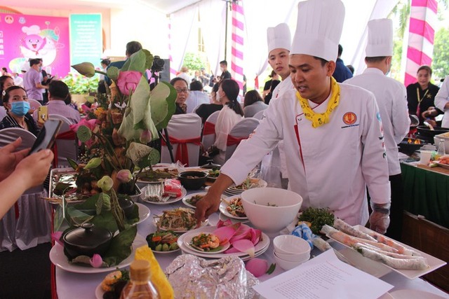 Kỷ lục Việt Nam với 200 món ăn được chế biến từ sen ở Đồng Tháp - Ảnh 5.
