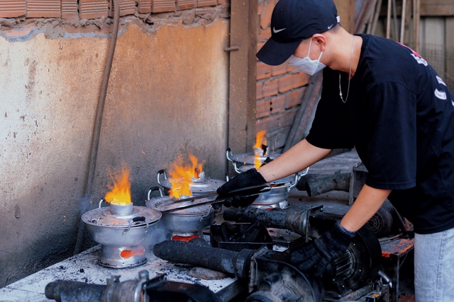 Lẩu cù lao - món đặc sản trong các tiệc cưới của người miền Tây giúp một quán ăn tại Sài Gòn hút hàng trăm lượt khách tìm tới mỗi ngày! - Ảnh 6.