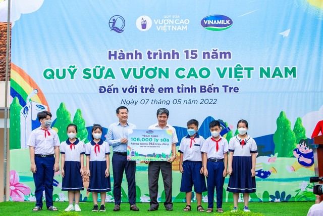 Quỹ sữa Vươn cao Việt Nam và Vinamilk khởi động hành trình năm thứ 15 mang 1,9 triệu ly sữa đến với trẻ em - Ảnh 1.
