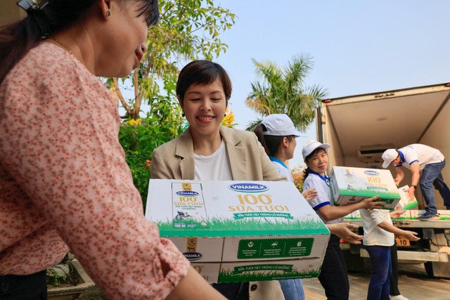 Quỹ sữa Vươn cao Việt Nam và Vinamilk khởi động hành trình năm thứ 15 mang 1,9 triệu ly sữa đến với trẻ em - Ảnh 6.
