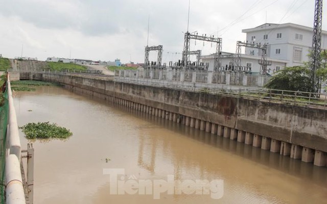 Hà Nội: Đường ngập, trạm bơm tiêu úng 4.700 tỷ đồng tê liệt - Ảnh 6.