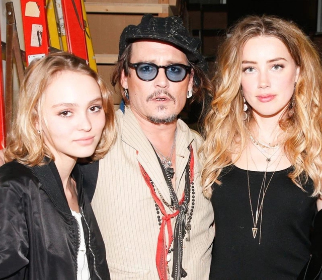 Cuộc sống ái nữ nhà Johnny Depp: Nhan sắc thăng hạng, là “nàng thơ Chanel” được ông trùm hết mực cưng chiều, từng tỏ thái độ không thích Amber Heard - Ảnh 13.