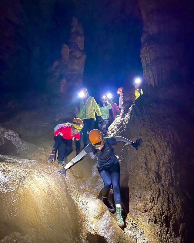 Hang Tú Làn có gì mà dạo này nhiều người tới trekking đến thế? Ngay cả hội chị em văn phòng cũng vác túi lên đường! - Ảnh 9.