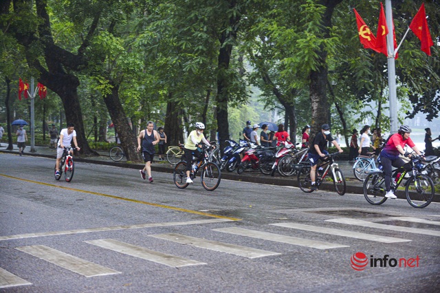 Ngày đầu dẹp trường đua xe đạp, loa kéo, người dắt chó vào phố đi bộ Hồ Gươm - Ảnh 6.