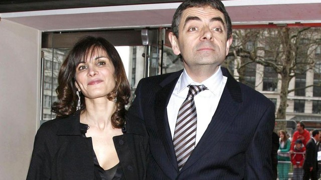 Vua hài Mr. Bean Rowan Atkinson: Vứt bỏ hôn nhân hơn nửa đời người trong vòng 65 giây, để đi theo tiếng gọi tình yêu  - Ảnh 12.