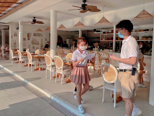 Đi cà phê để tìm cảm giác như đi du lịch - nhu cầu giải tỏa mới, khiến các quán cà phê đẹp như resort tại Sài Gòn luôn kín lịch mỗi cuối tuần - Ảnh 13.