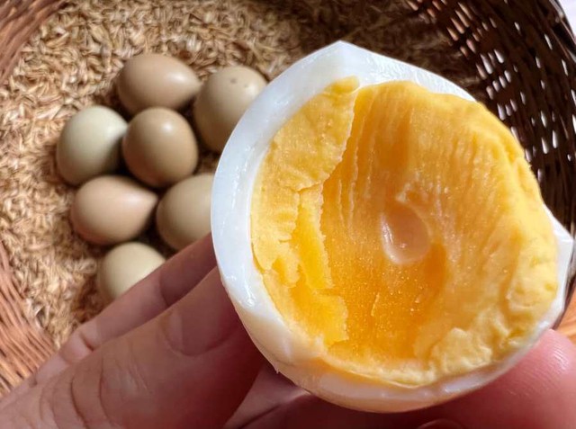 Đắt gấp 5-6 lần trứng gà, loại trứng được ví bổ như ‘sâm’ được chị em nội trợ lùng mua - Ảnh 3.