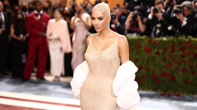 Kim Kardashian phải khổ sở đánh đổi 1 điều để diện đầm 110 tỷ đồng huyền thoại của Marilyn Monroe đến dạ tiệc Met Gala 2022 - Ảnh 10.