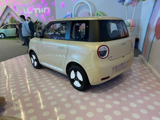Ô tô điện mini gây sốt vì tầm di chuyển 300km, đấu vua xe điện Trung Quốc Wuling - Ảnh 3.