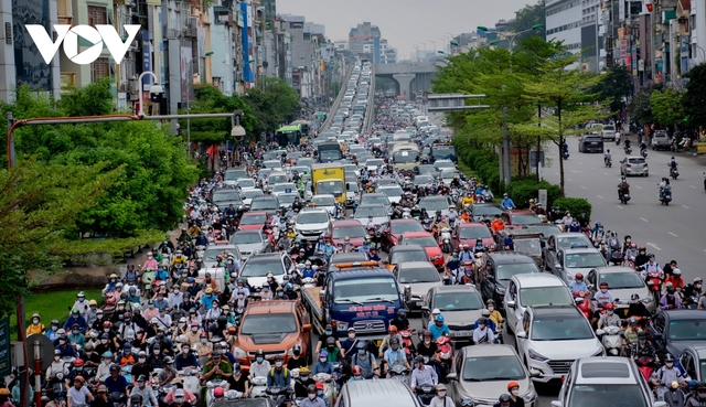 Giao thông Hà Nội tiếp tục tắc nghẽn kéo dài trong ngày đầu tuần - Ảnh 14.