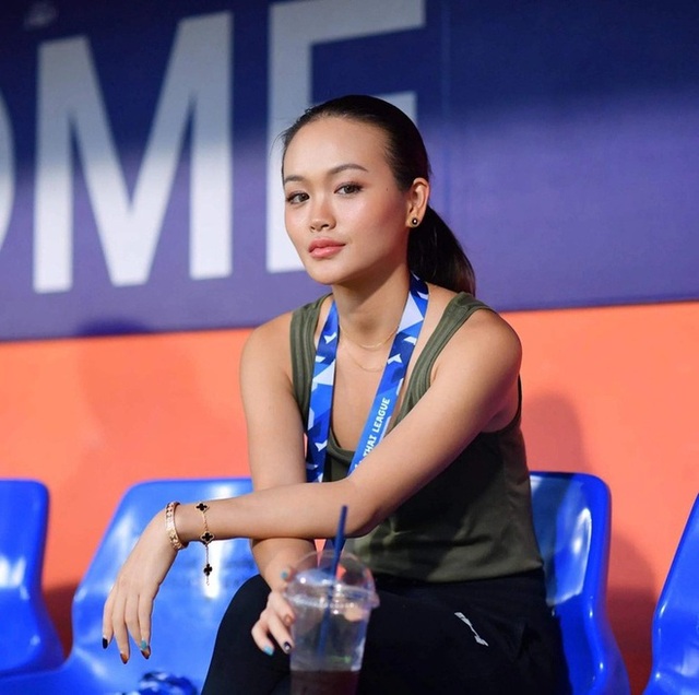 Con gái chủ tịch đội bóng Thái Lan: từ nhan sắc tới khả năng biến hoá với hàng hiệu chẳng kém mẫu thân là mấy! - Ảnh 16.