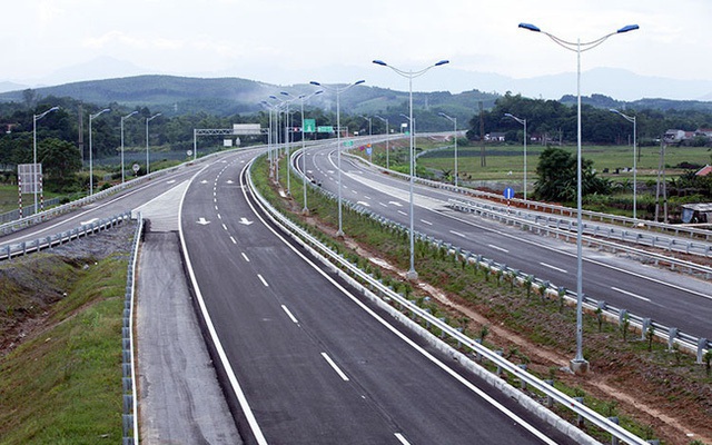 Đẩy nhanh xây dựng hệ thống hạ tầng giao thông trọng điểm
