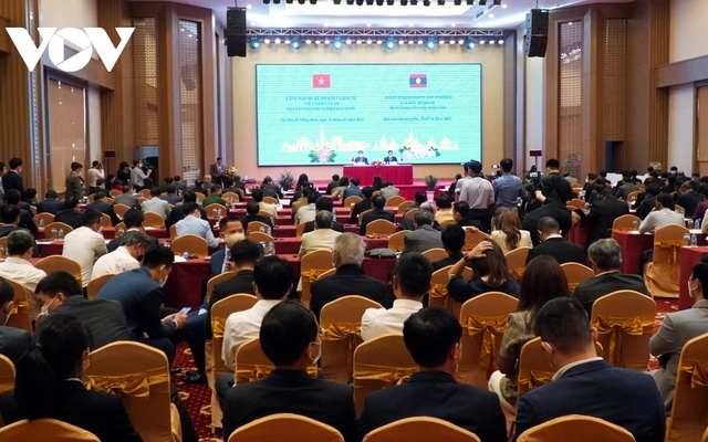 Bộ trưởng Nguyễn Chí Dũng và Bộ trưởng Khamjane Vongphosy chủ trì Tọa đàm doanh nghiệp Việt Nam - Lào nhằm giải quyết khó khăn, vướng mắc cho doanh nghiệp hai nước.