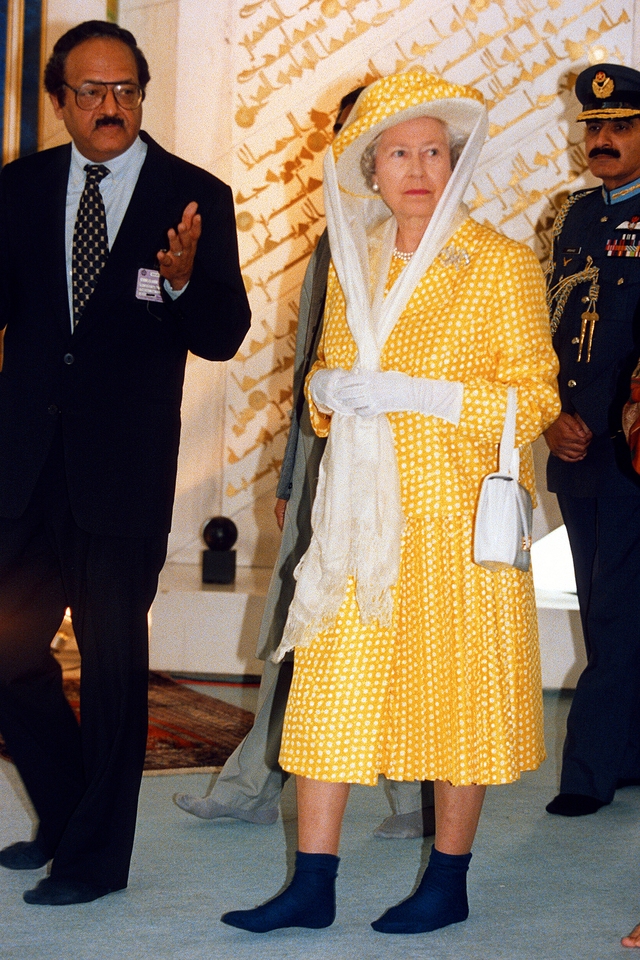 7 thập kỷ với style rực rỡ sắc màu của Nữ hoàng Anh - biểu tượng thời trang độc nhất vô nhị - Ảnh 16.