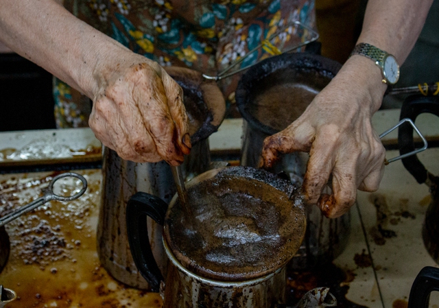  Quán cà phê vợt cuối cùng ở Biên Hòa: Chốn đi về của khách ruột suốt 35 năm - Ảnh 4.