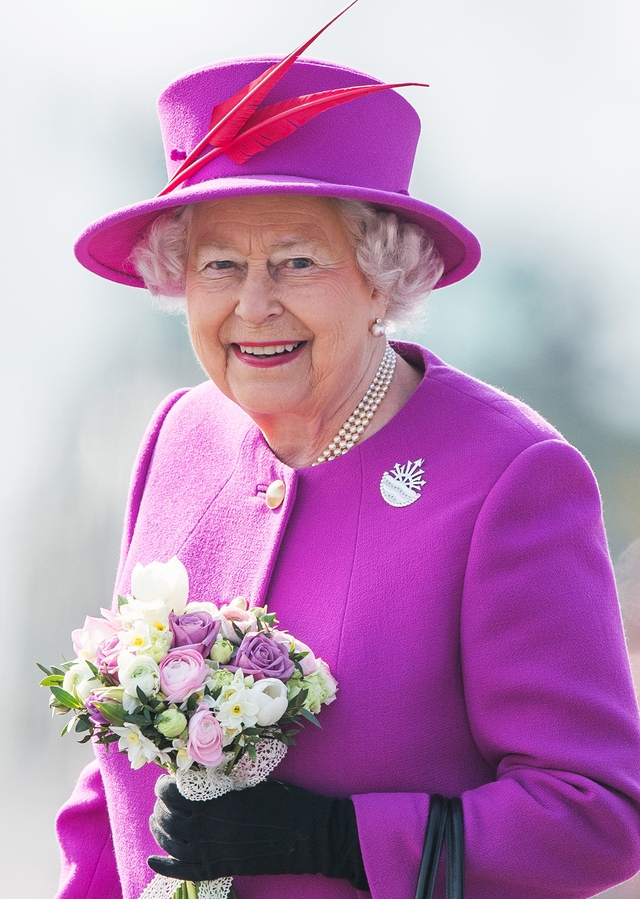 7 thập kỷ với style rực rỡ sắc màu của Nữ hoàng Anh - biểu tượng thời trang độc nhất vô nhị - Ảnh 32.